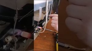 ремонт холодильника INDESIT IB - 201заправка фреоном R-600A