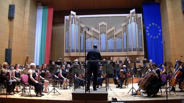 Игор Стравински, Симфония в три части - диригент Григор Паликаров смотреть онлайн