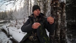 Крупный хариус в полынье. Таких монстров я ещё не лови?