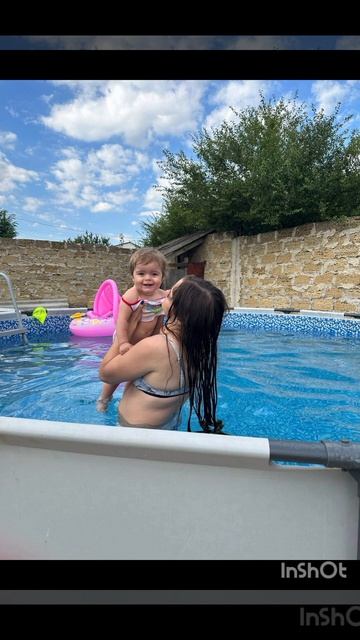 купались первый раз в взрослом бассейне, у вас как дет? смотреть онлайн