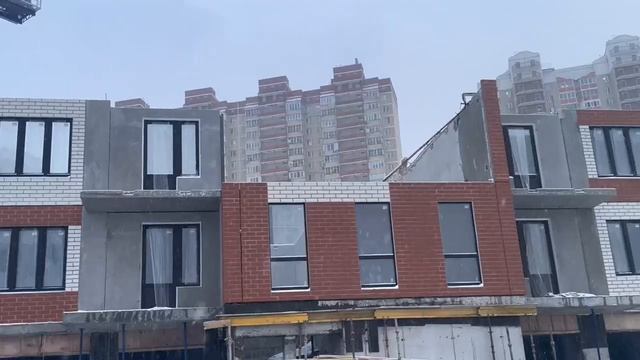 Звуки стройки! Снегопад! Башенные краны в работе смотреть онлайн