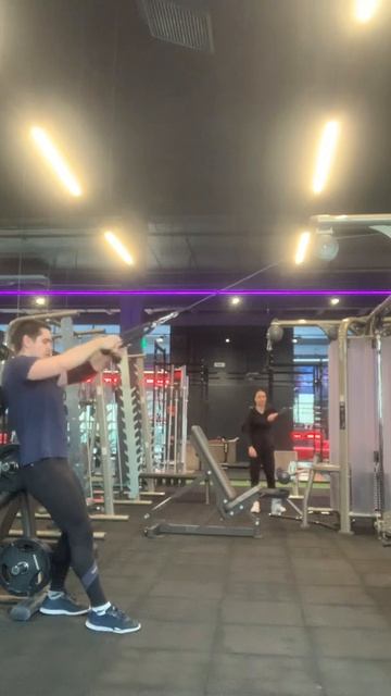 Следующий цикл 2 неделя Д3 Лицевая тяга на блоке 20 кг смотреть онлайн