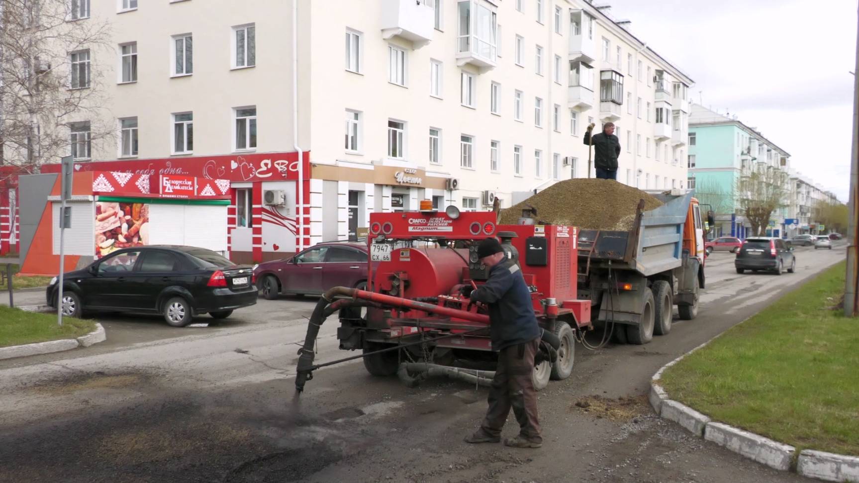 «Серовавтодор» проводит грейдирование, отсыпку и «ямочный» ремонт