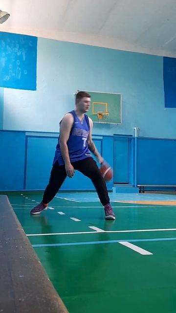 ⛹️♂️Дрибблинг с закрытыми глазами🏀🫣 смотреть онлайн