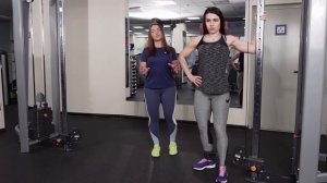 Отведение ноги в сторону в блочночном тренажере