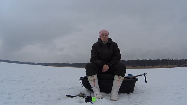 Рыбалка со льда на жерлицы Стояли на льду неделю без п смотреть онлайн
