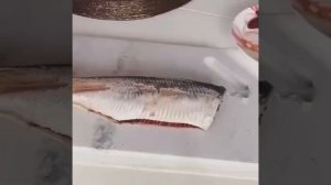 How to peel a herring is simple