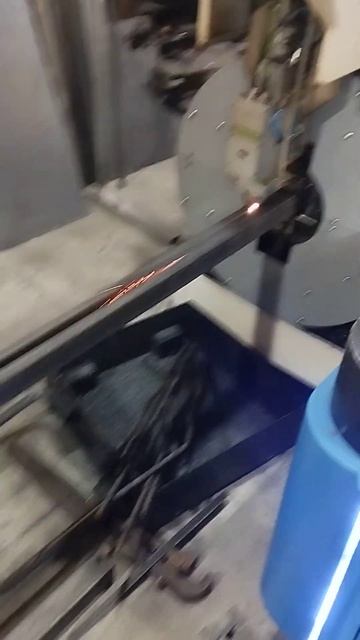 Резка трубы 60 на 60 мм стенка 3 мм для направляющих в пор смотреть онлайн