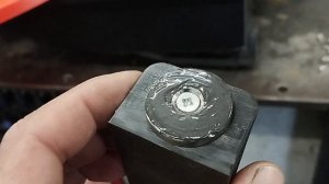 Магнитное крепление эхолота для прикормочного корабл