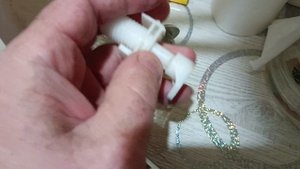 Течёт бочёк унитаза. Устраняем течь бочка унитаза за 5 минут