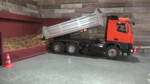 Очень копийный грузовик на радиоуправлении