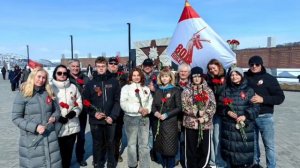 Сотрудники мурманского Росреестра возложили цветы к Вечному огню