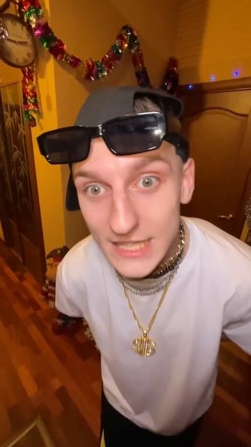 Новый год в Америке / России смотреть онлайн