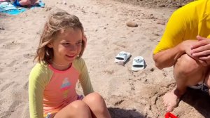 Miss Katy|Мисс Кэти День на пляже с Катей и Максом