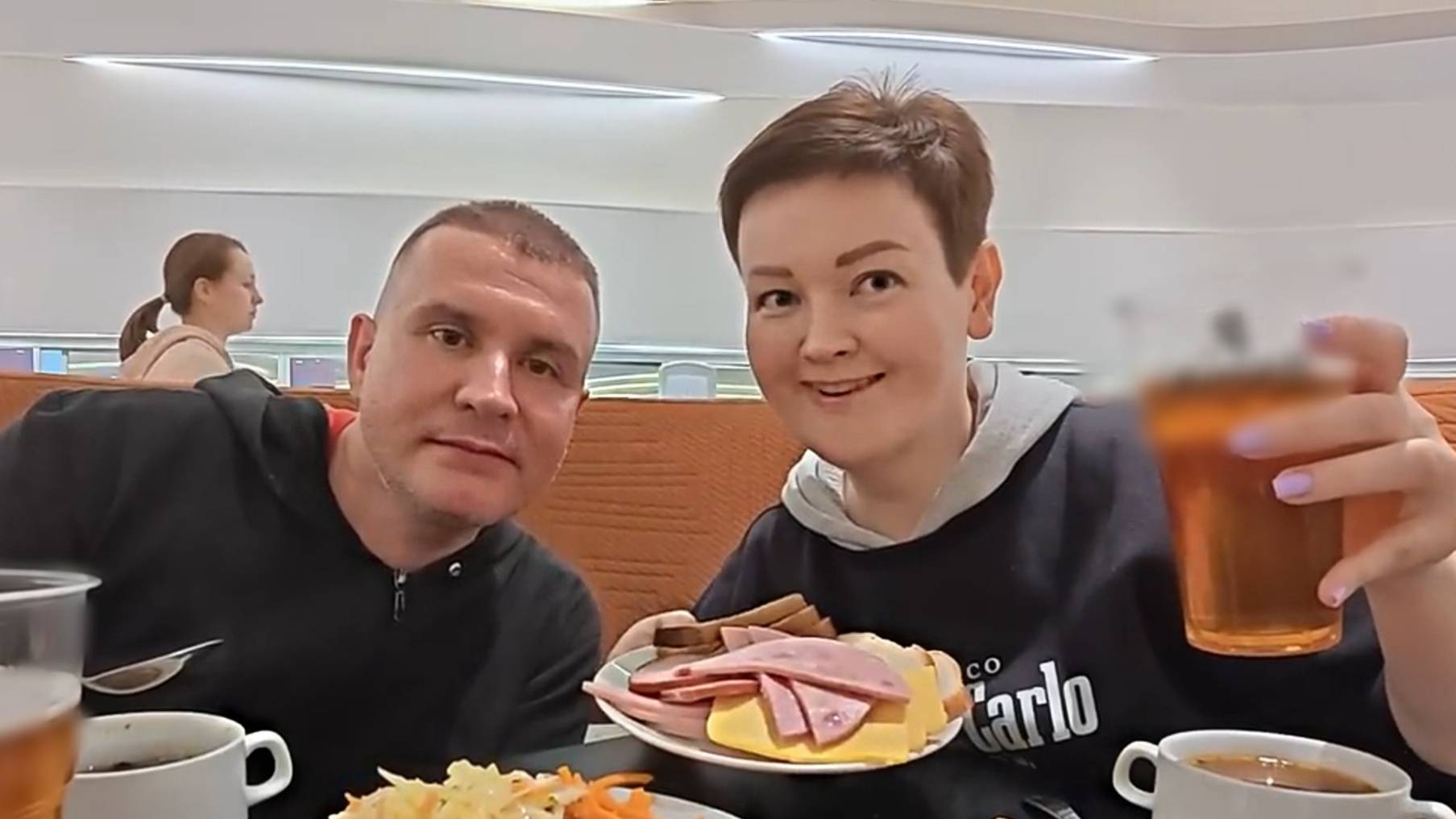 Мукбанг ПОЛНОЕ РАЗОЧАРОВАНИЕ! ВПЕРВЫЕ посетили бизнес зал Шагал в аэропорту Шереметьево! Ужин