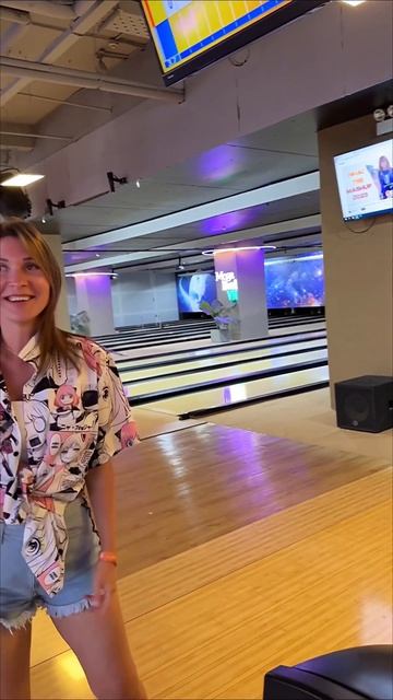 Боулинг Хошимин | Затерянные в путешествии смотреть онлайн