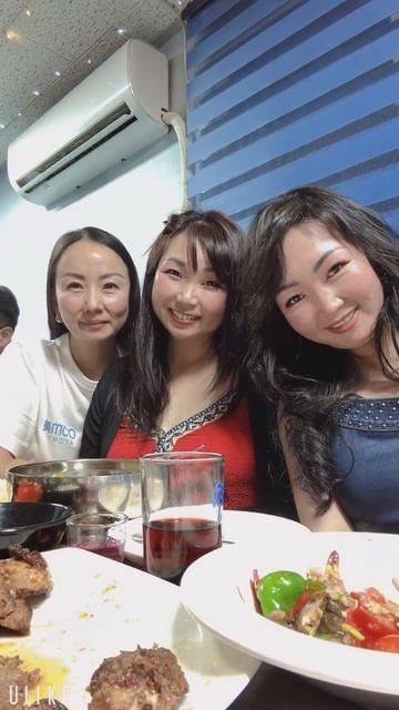 Тот редкий случай встреча с подругами .Хорошо,что есть смотреть онлайн