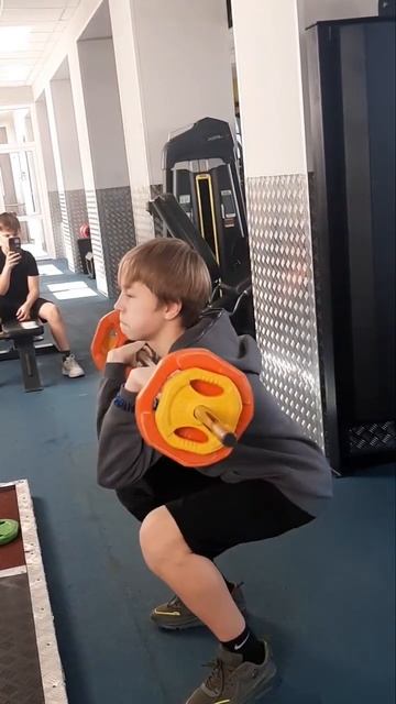 Приседания со штангой на груди #приседаниясоштангой # смотреть онлайн