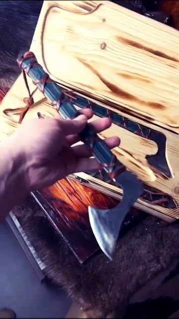 Метательные топоры франциски в кейсе из массива дерев смотреть онлайн