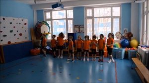 Вводная часть фрагмент занятия  Игра   Догони мяч