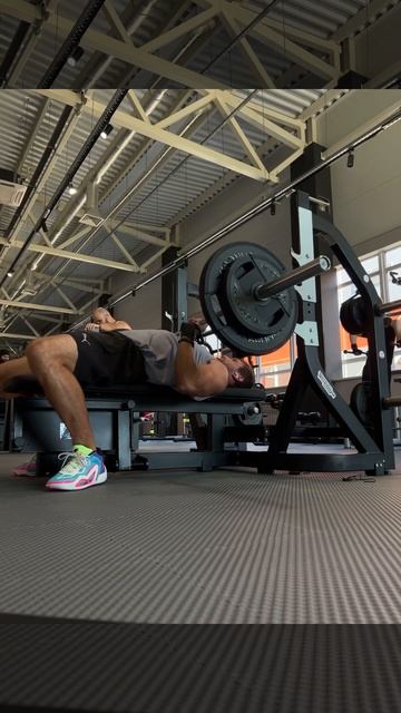 Жим штанги лежа узким хватом 80кг*3 смотреть онлайн