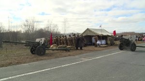 В Нефтеюганске провели реконструкцию артиллерийско-танкового боя 1944 года