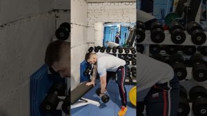 Тяга гантели в наклоне поочерёдно