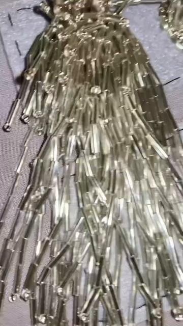 Сверкают потому что это серьги-люстры и это их официал смотреть онлайн