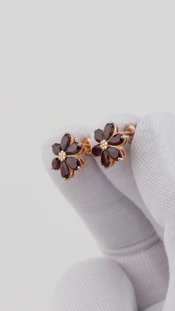 Серьги пусеты с гранатами #diamond#гранат#model#украшения#се смотреть онлайн