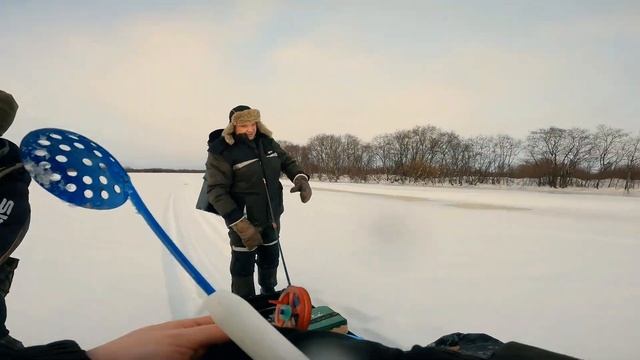 ВОТ ЭТО РАЗДАЧА!!! ОКУНИ ЛОМАЮТ УДОЧКИ. Зимняя рыбалка ? смотреть онлайн