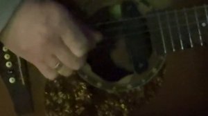 Уличный гитарист зажигает.Ялта