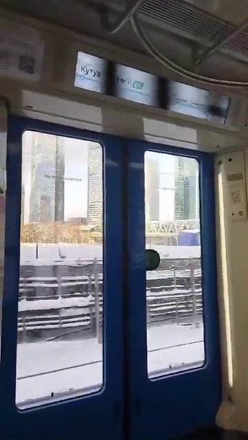 Вид из метро на "Москва сити" высотки, башни, небоскрёб? смотреть онлайн