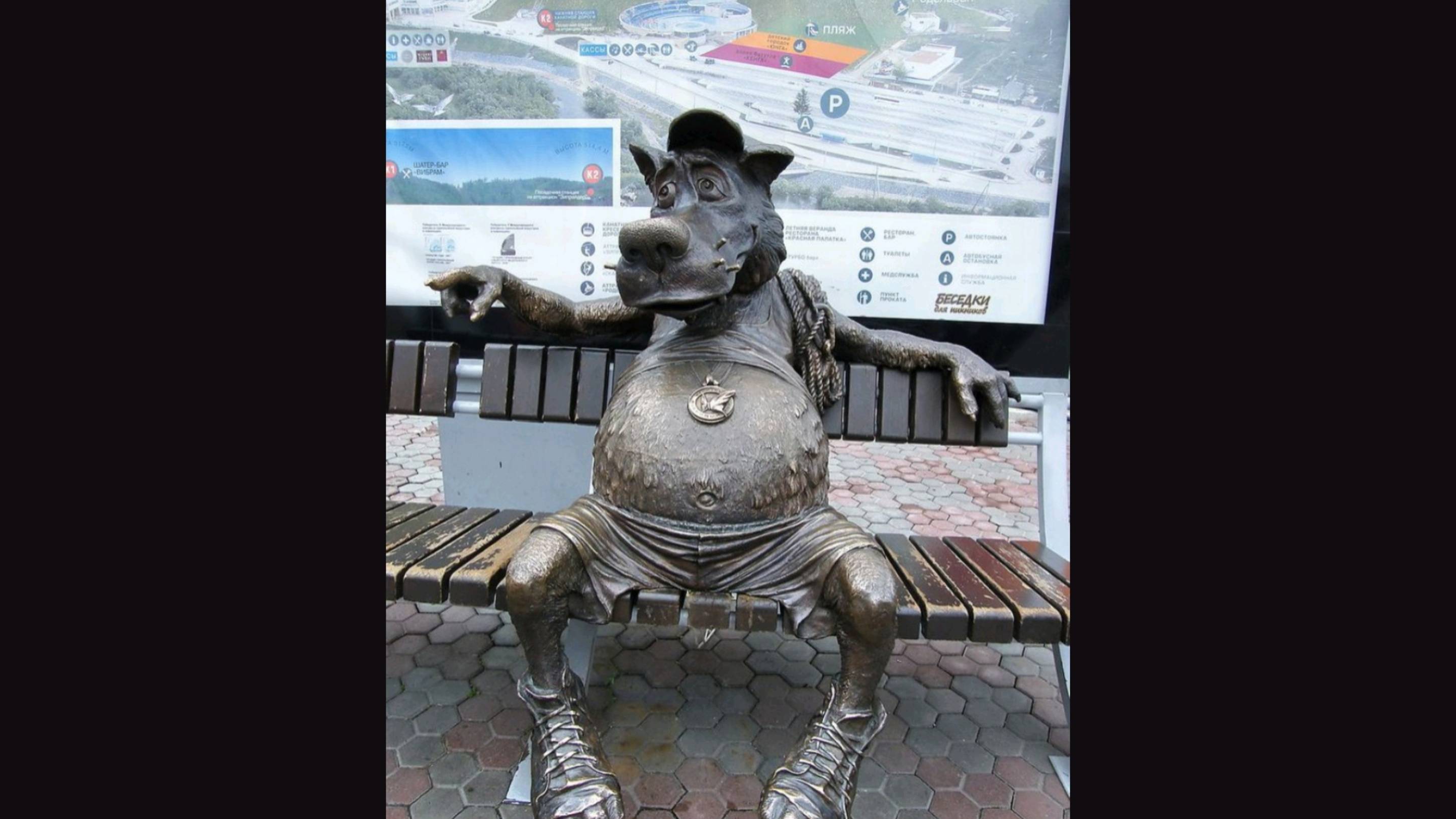 Коллекция необычных и забавных уличных скульптур со всего мира смотреть онлайн