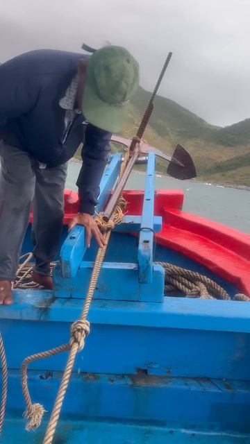 Тянем якорь и МОРСКОЙ УЗЕЛ от моряка на рыбалке #nhatrang #f смотреть онлайн