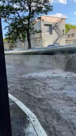 В Ленинском районе кипятком заливает улицу Лунную