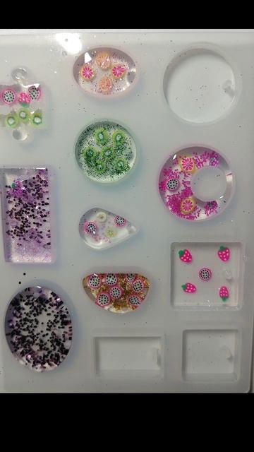 брелоки из эпоксидной смолы  подарок handmade