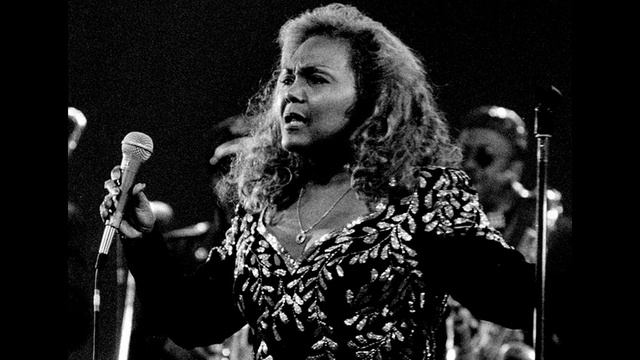 Закрытый гроб...Страна простилась с любимой певицей смотреть онлайн