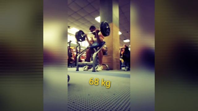 Подъём на бицепс на лавке скота 68 кг