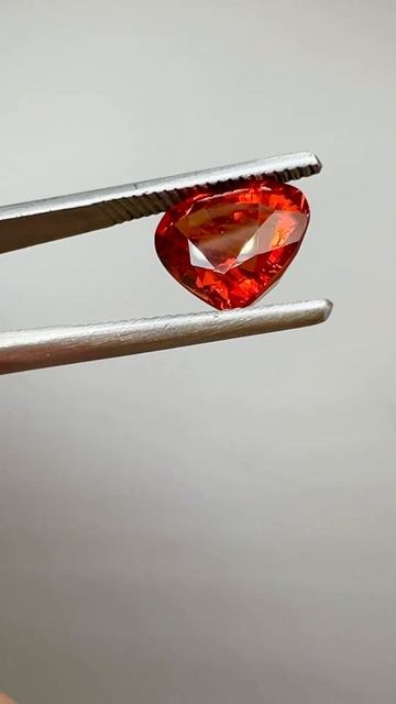 Яркий оранжевый спессартин гранат сердце смотреть онлайн