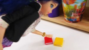 Маринетт покупает карандаши и тетради для школы - Видео для девочек.