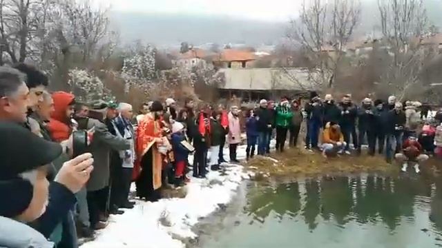 Богојавление - Водици с.Цер 2020 - Филип Кокароски Bogojavlenie - Vodici s.Cer 2020 Filip Kokaroski смотреть онлайн