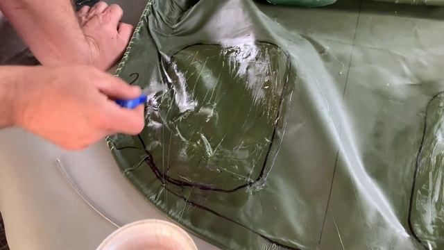 6.4. Клеєм ПВХ-маску гармати танка. Двокомпонентний кле?