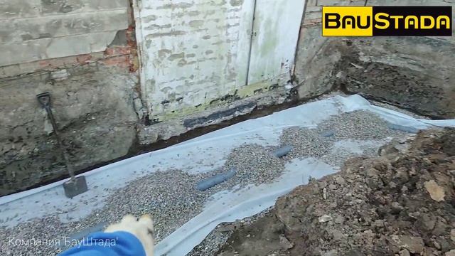 Устройство и монтаж дренажа, гидроизоляции и отмостки вокруг дома с цокольным этажом: этап 2 -дрена