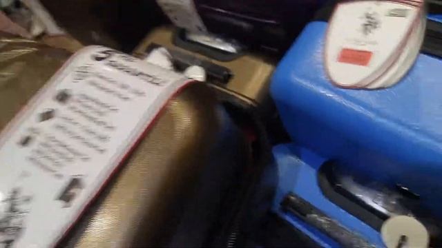 Аланья, Турция, июль 2019г. Выбор чемодана в ТЦ Аланиум, магазин US POLO. смотреть онлайн