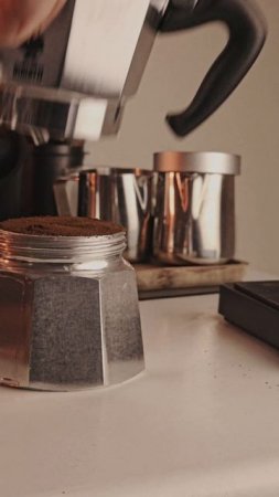 Вариант с гейзерной кофеваркой всегда меня спасает, когда нет рядом кофемашины.