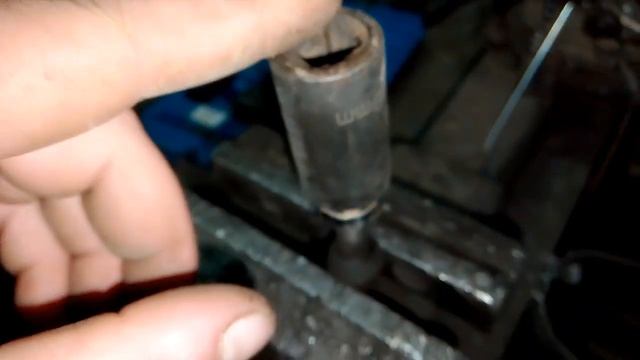 как открутить секретку на колесе без ключа специально