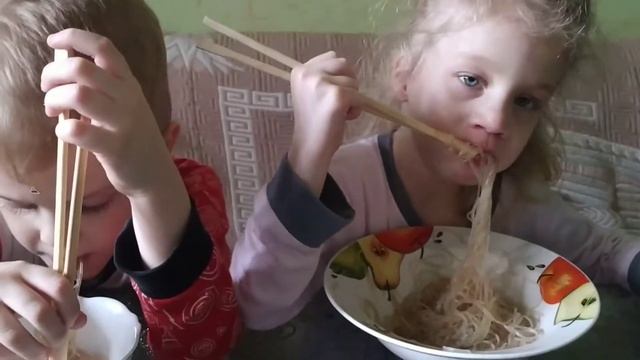 Первый раз используют палочки смотреть онлайн