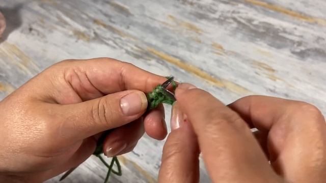 Узоры спицами. Объемный узор из длинных петель.