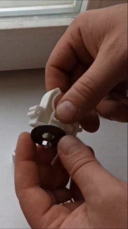 Оригинальное применение пластиковых держателей.