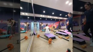 Силовая тренировка. групповая тренировка. тренировка дома. Базовая тренировка. Pump